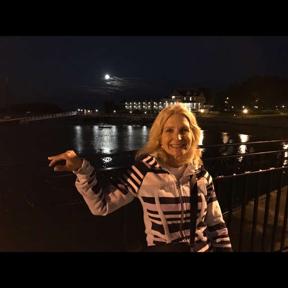 Meet your Posher, Dawn - Picture 1 of 1